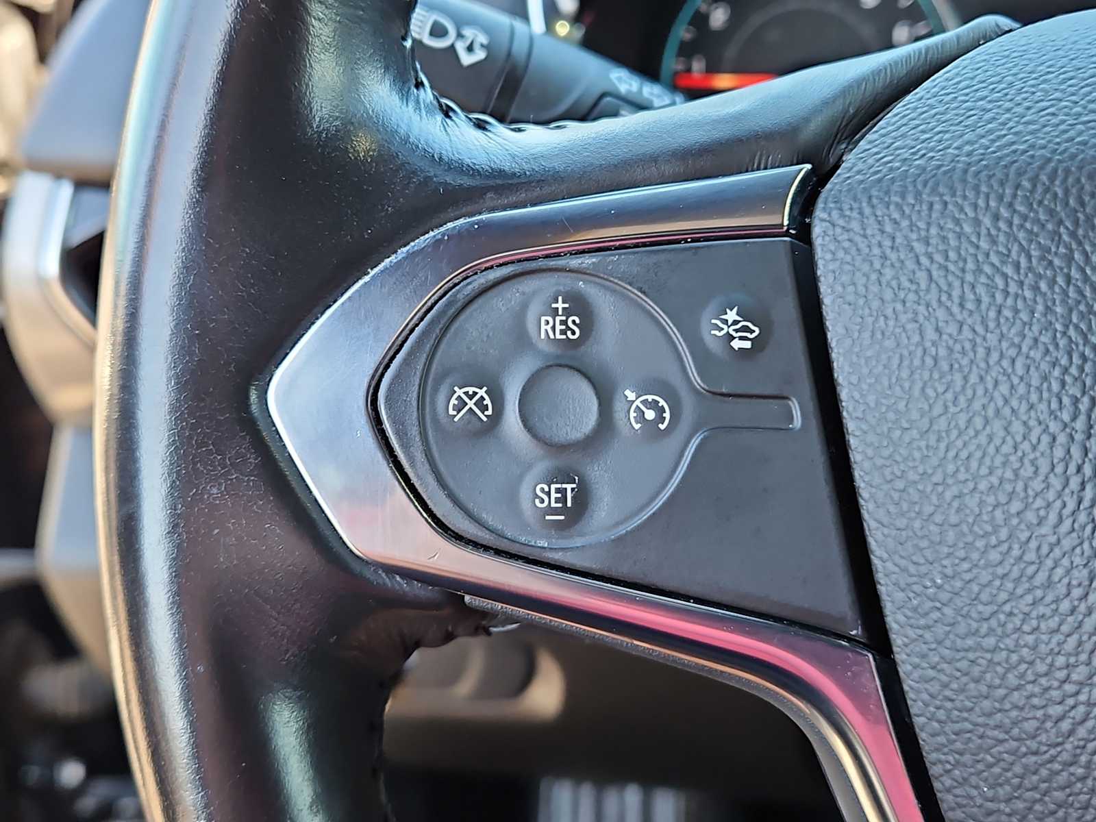 Thumbnail: 2022 Chevrolet Traverse - 24