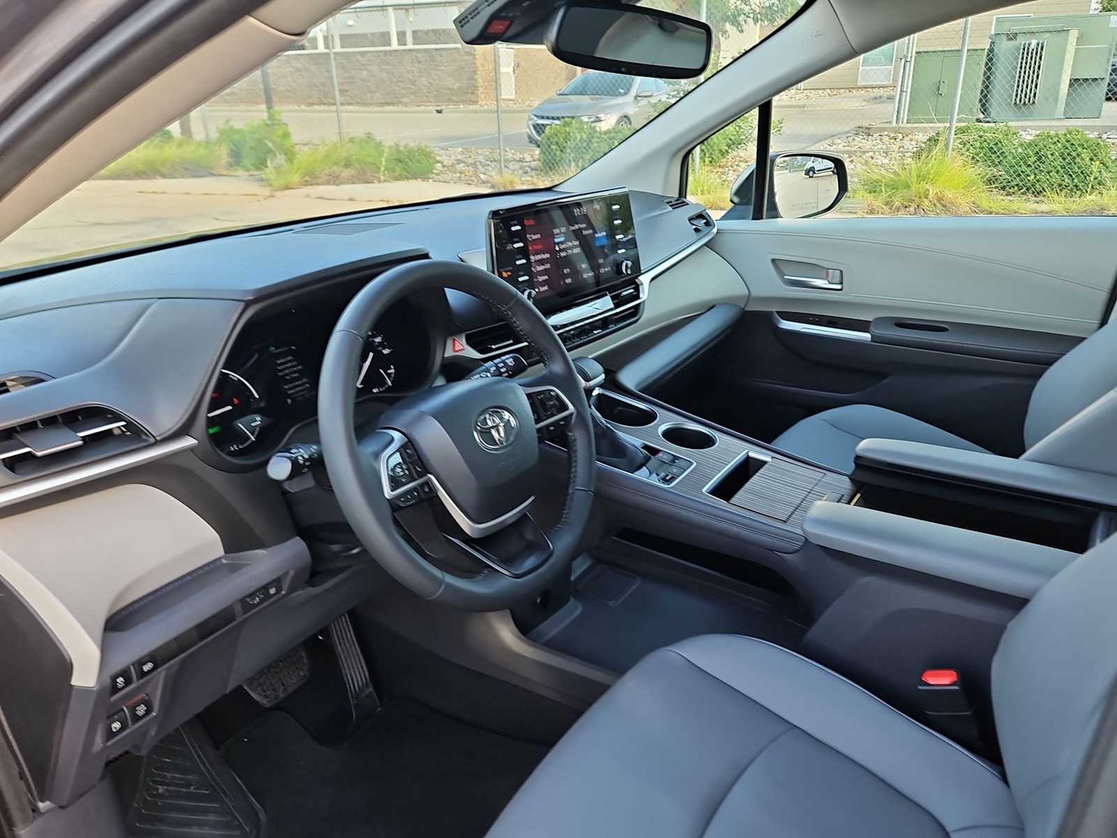 Thumbnail: 2022 Toyota Sienna - 10