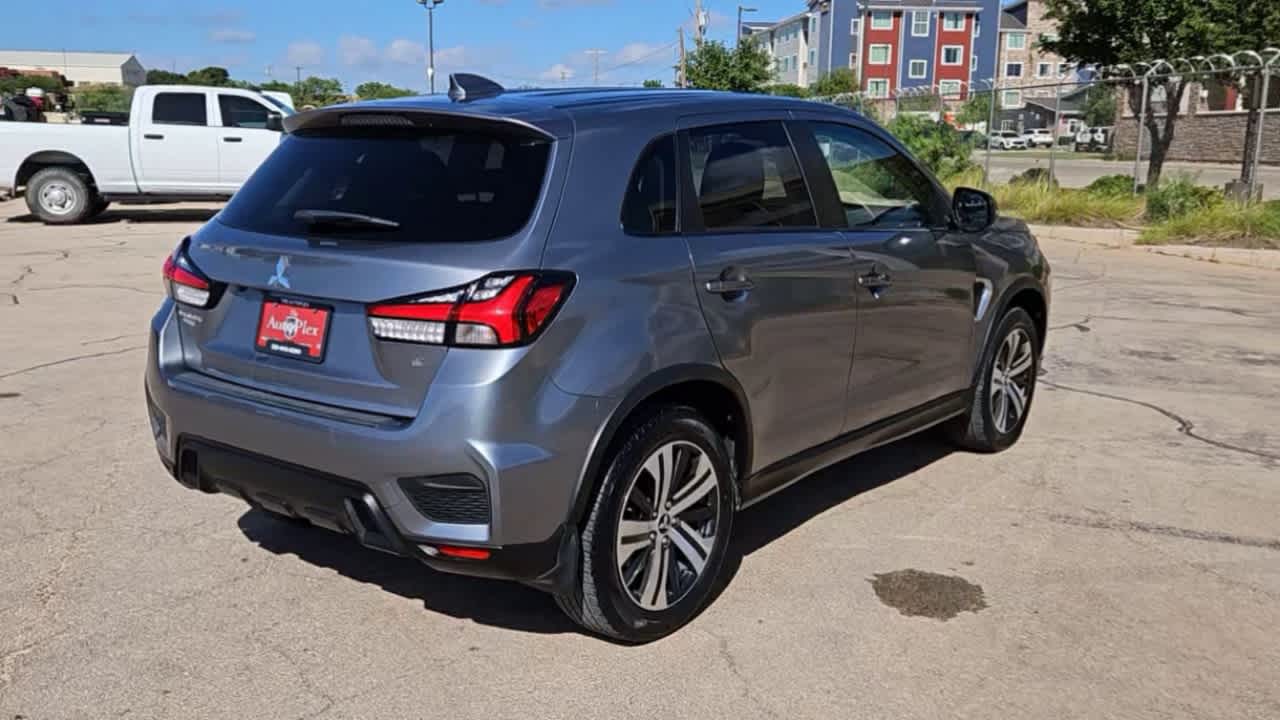 Thumbnail: 2023 Mitsubishi Outlander Sport - 7