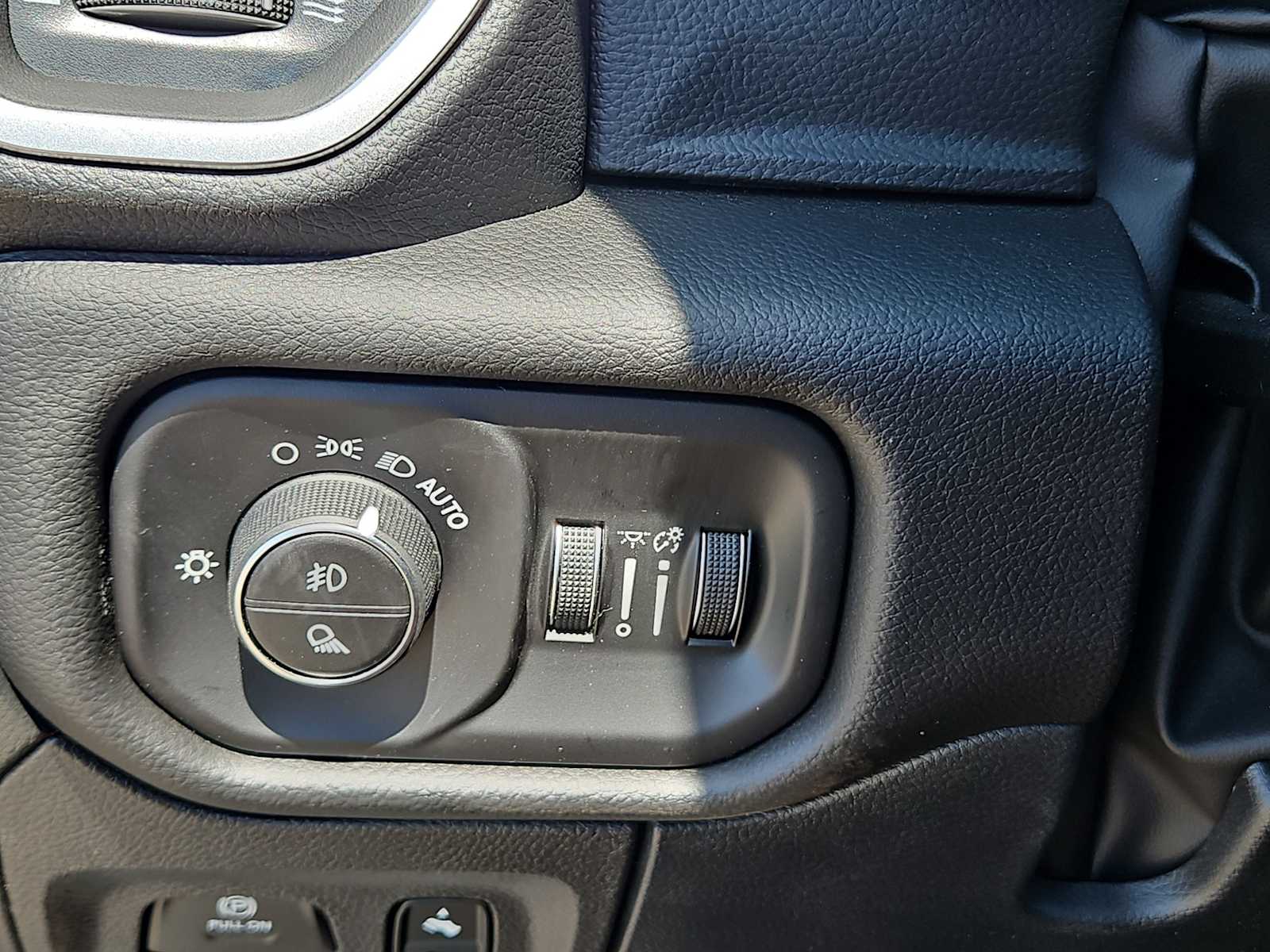 Thumbnail: 2026 RAM 1500 - 19