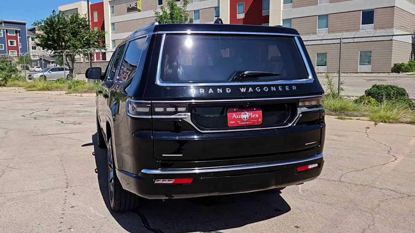 Thumbnail: 2022 Jeep Grand Wagoneer - 6