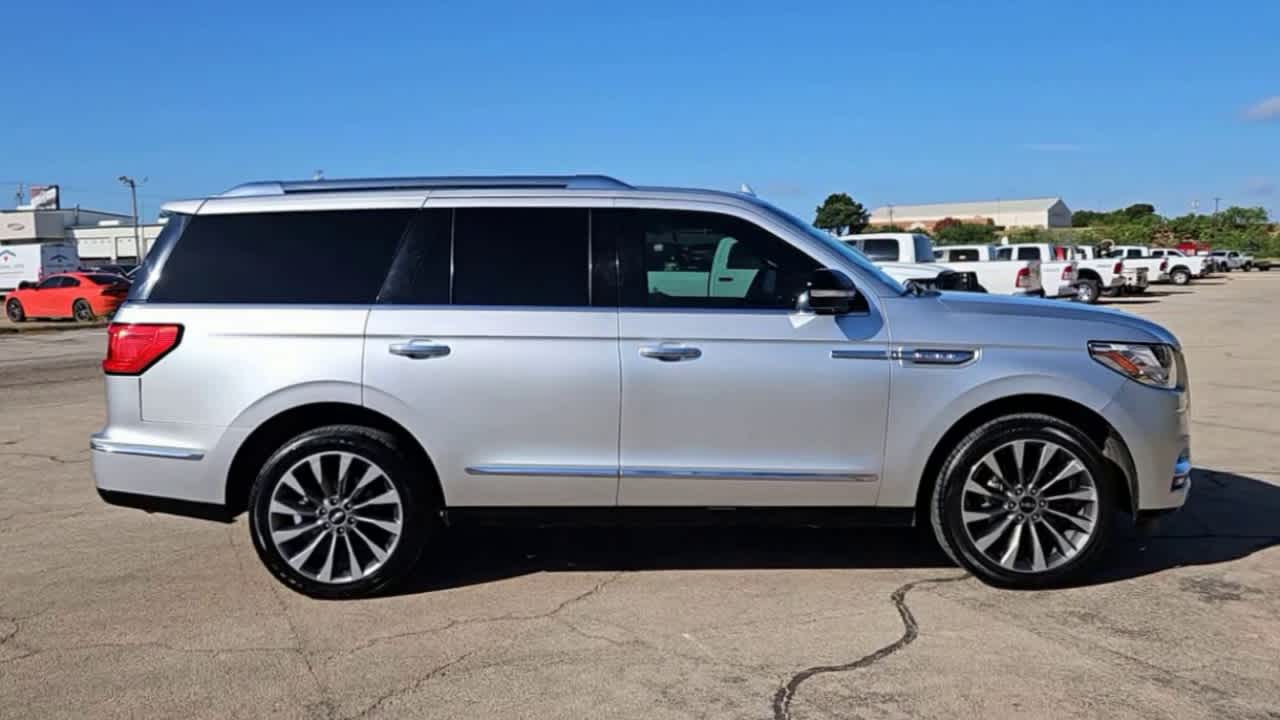Thumbnail: 2018 Lincoln Navigator - 9