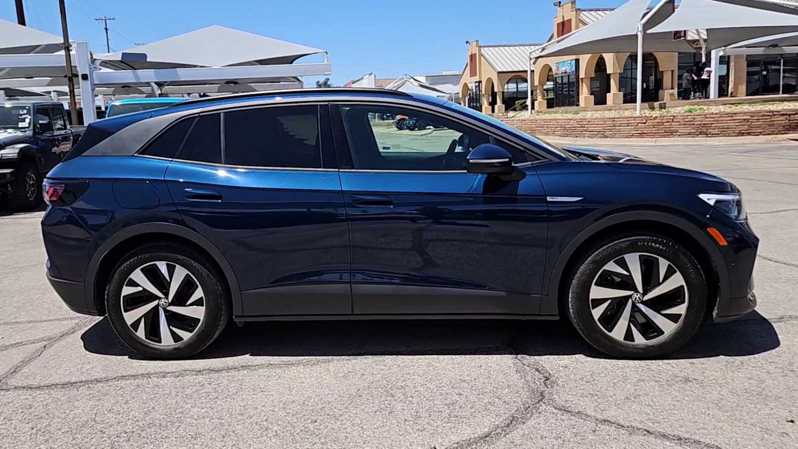 Thumbnail: 2023 Volkswagen ID.4 - 9