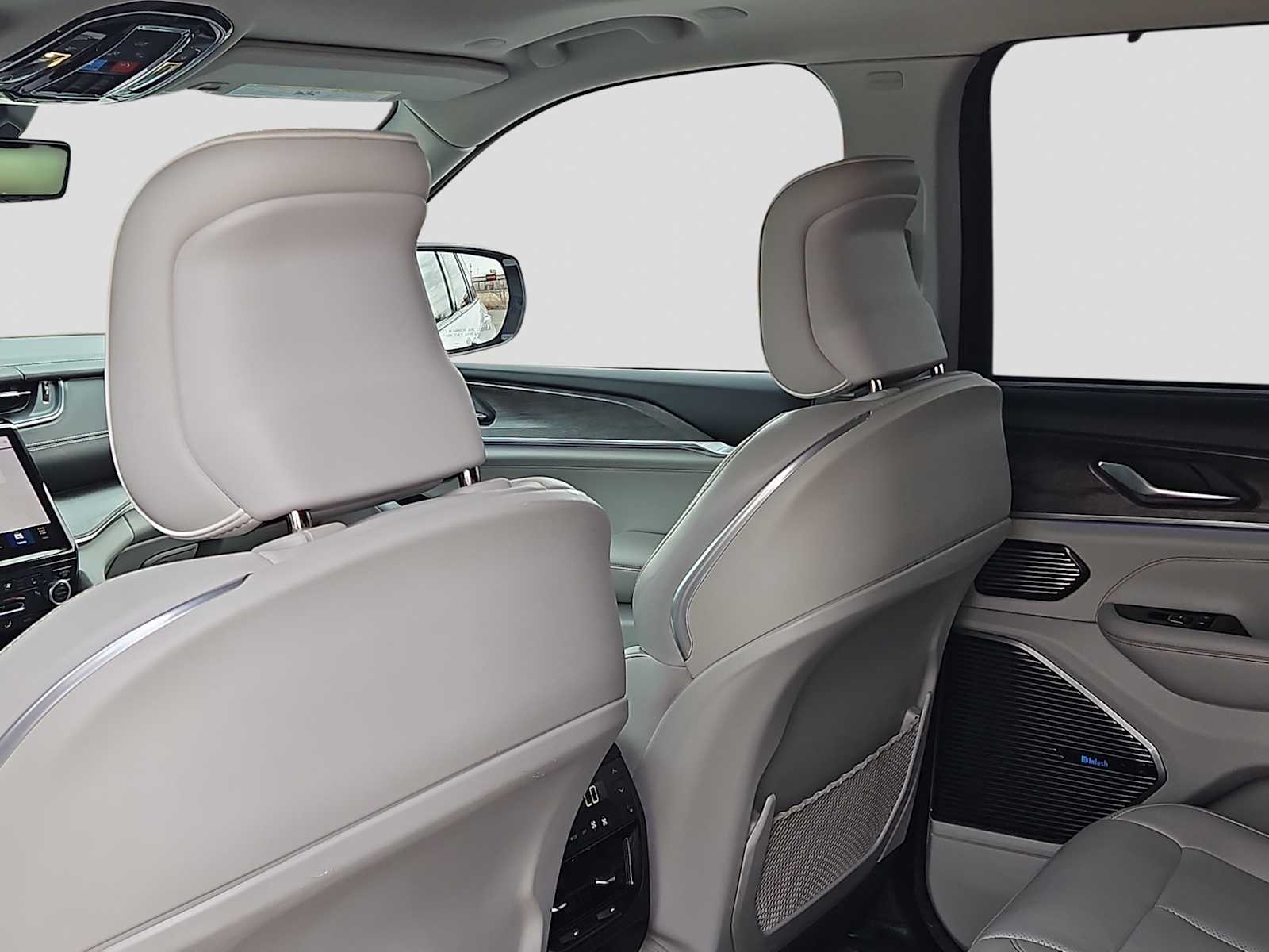 Thumbnail: 2022 Jeep Grand Cherokee - 16