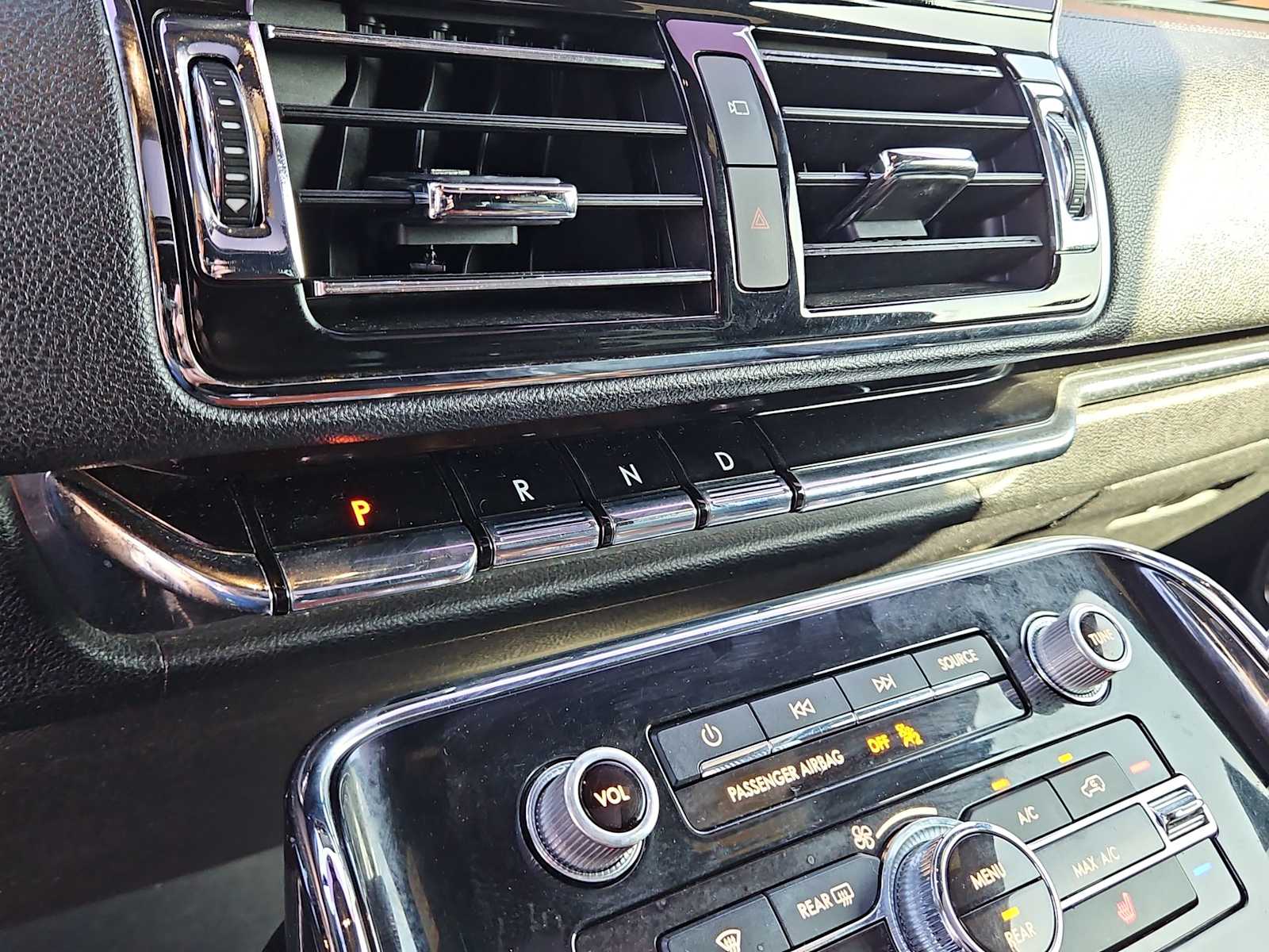 Thumbnail: 2018 Lincoln Navigator - 25