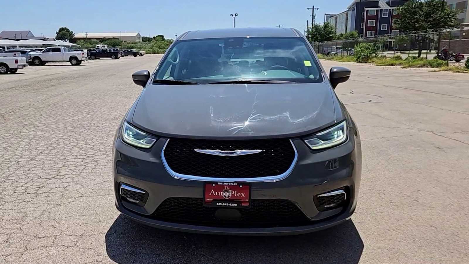 Thumbnail: 2023 Chrysler Pacifica - 3