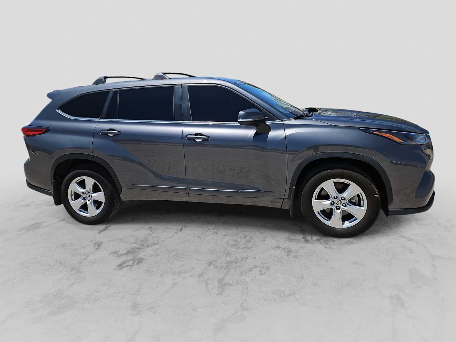 Thumbnail: 2023 Toyota Highlander - 9