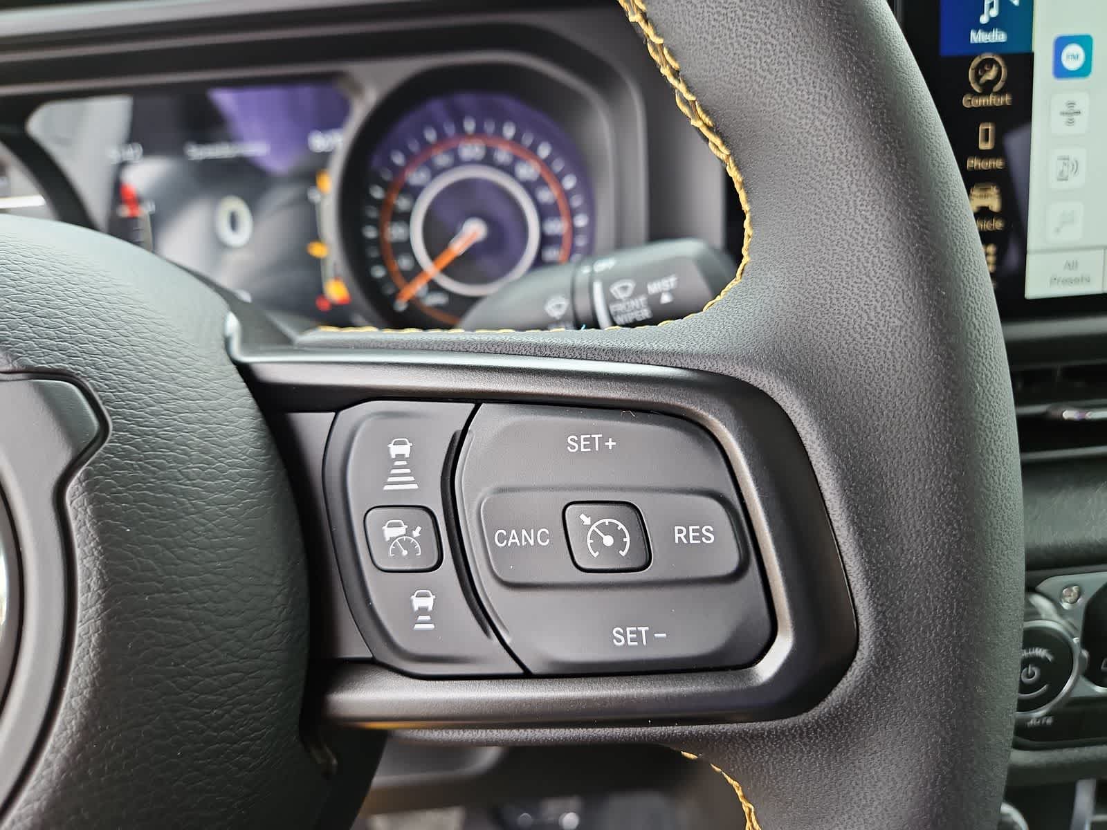 Thumbnail: 2024 Jeep Gladiator - 28