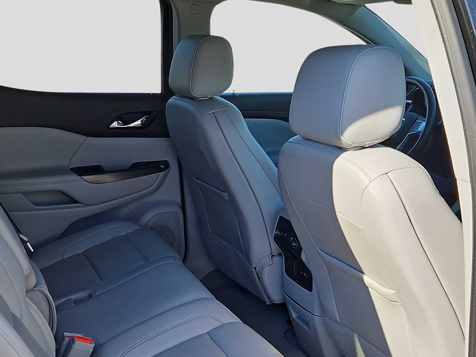 Thumbnail: 2023 GMC Acadia - 16