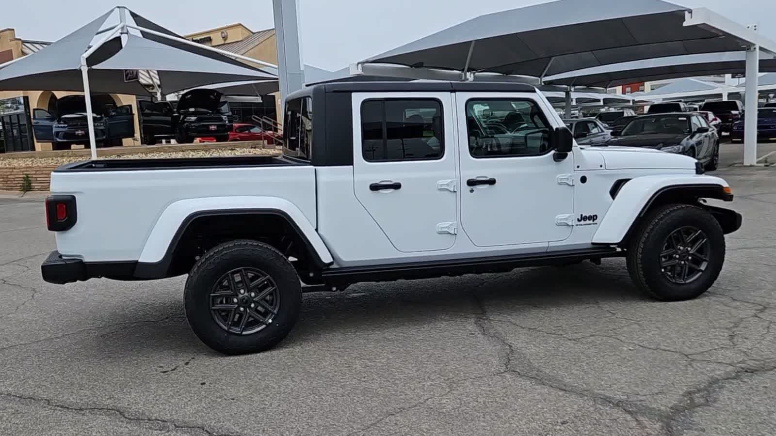 Thumbnail: 2024 Jeep Gladiator - 8