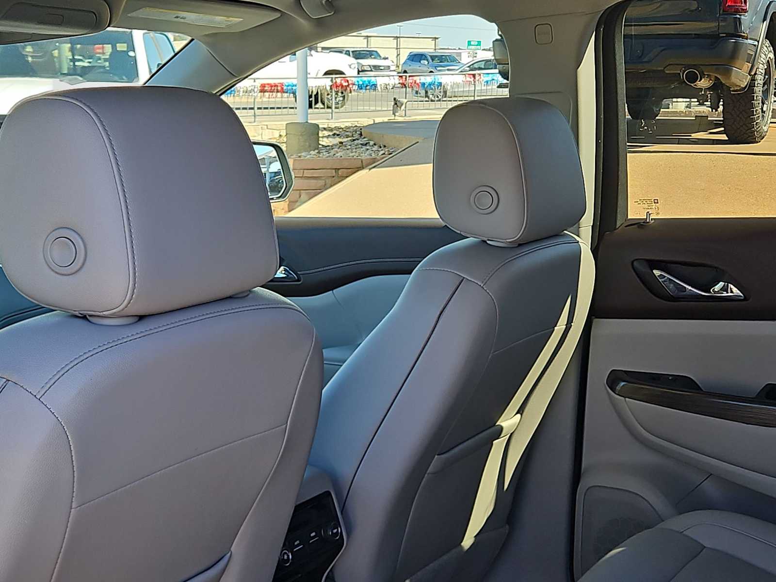 Thumbnail: 2023 GMC Acadia - 14