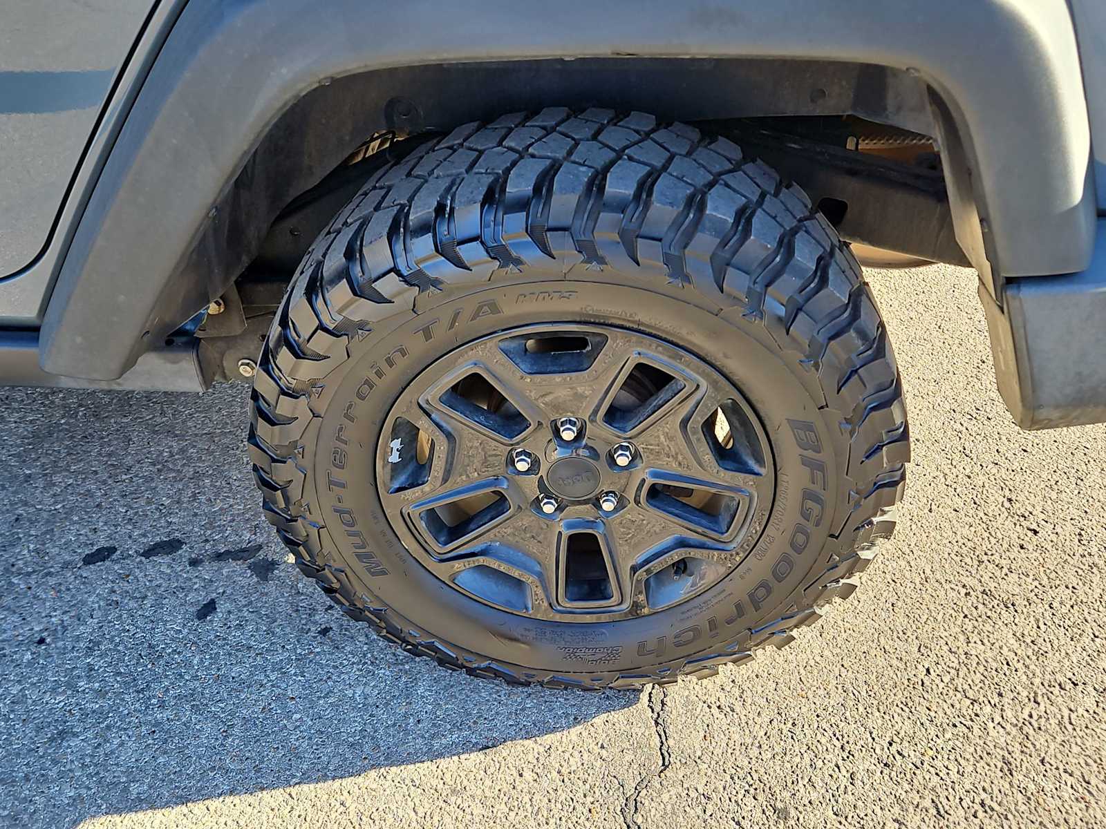 Thumbnail: 2015 Jeep Wrangler - 12