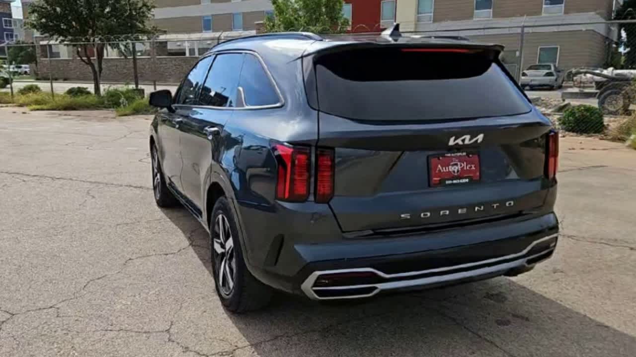 Thumbnail: 2022 Kia Sorento - 6