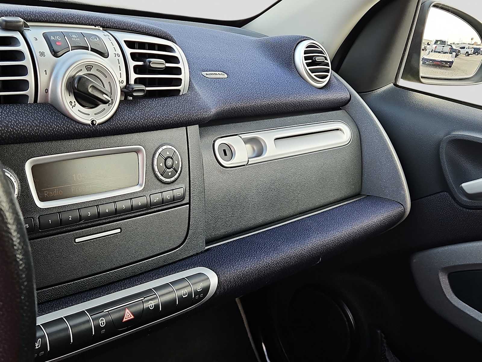 Thumbnail: 2012 smart fortwo - 20