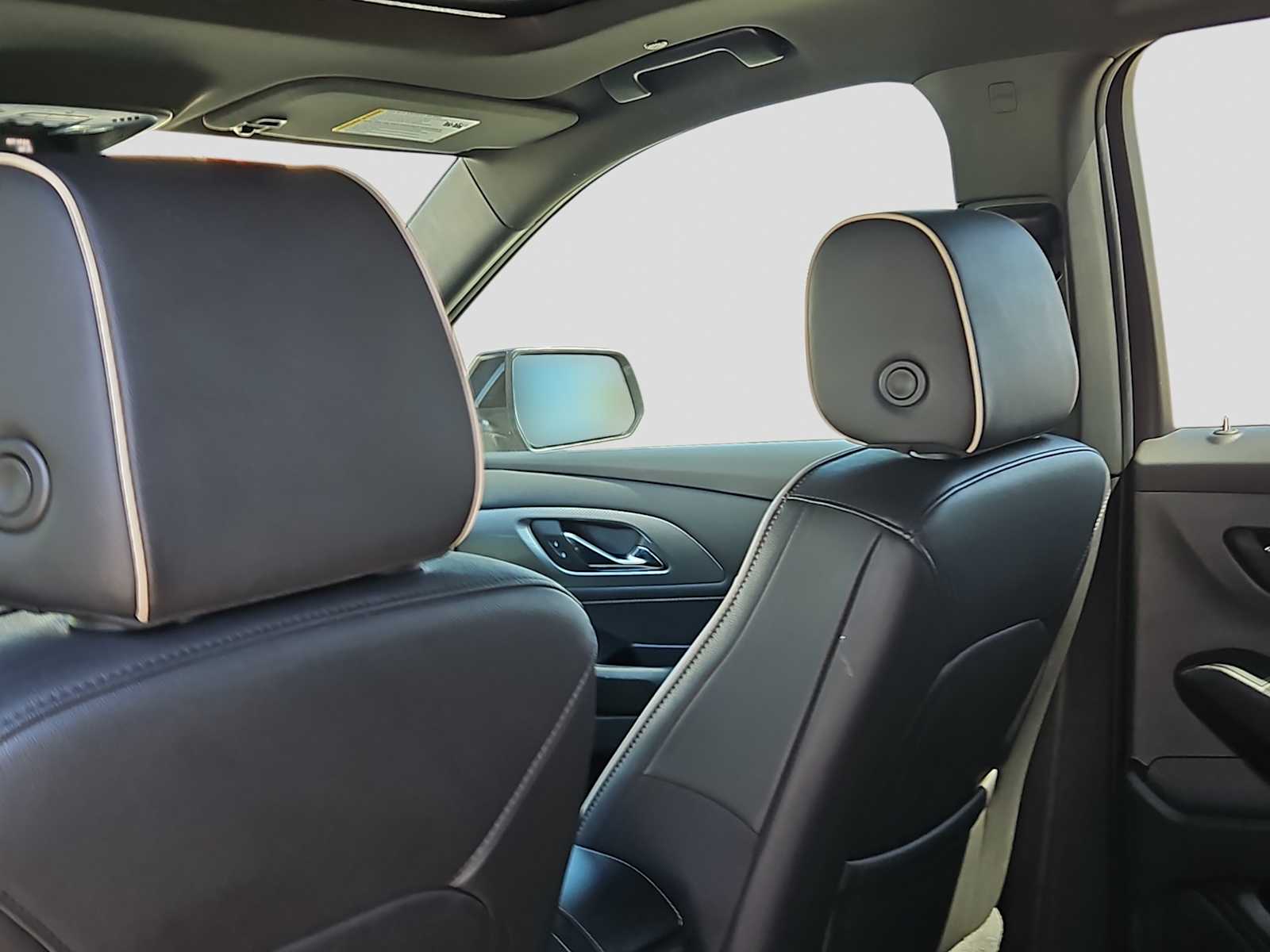 Thumbnail: 2023 Chevrolet Traverse - 16