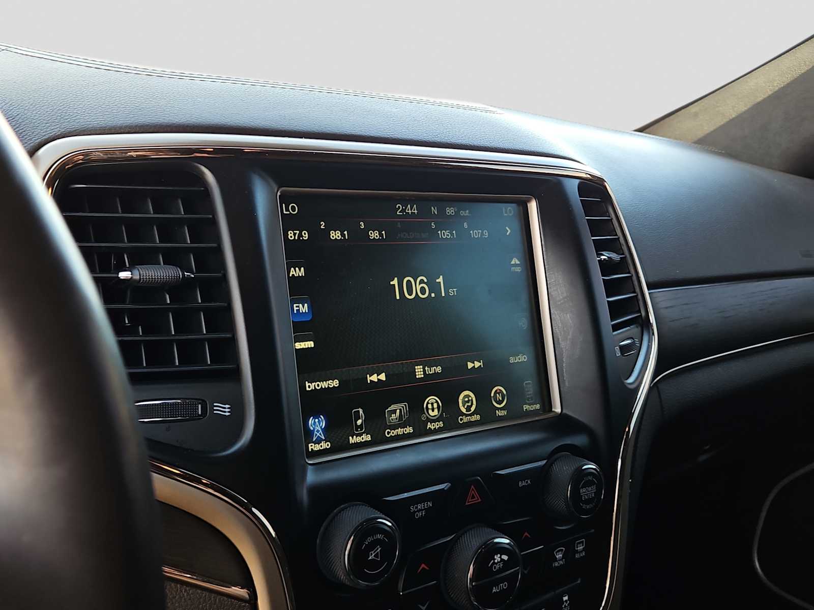 Thumbnail: 2017 Jeep Grand Cherokee - 24