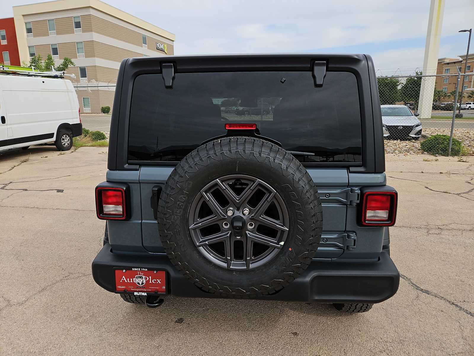 Thumbnail: 2025 Jeep Wrangler - 13