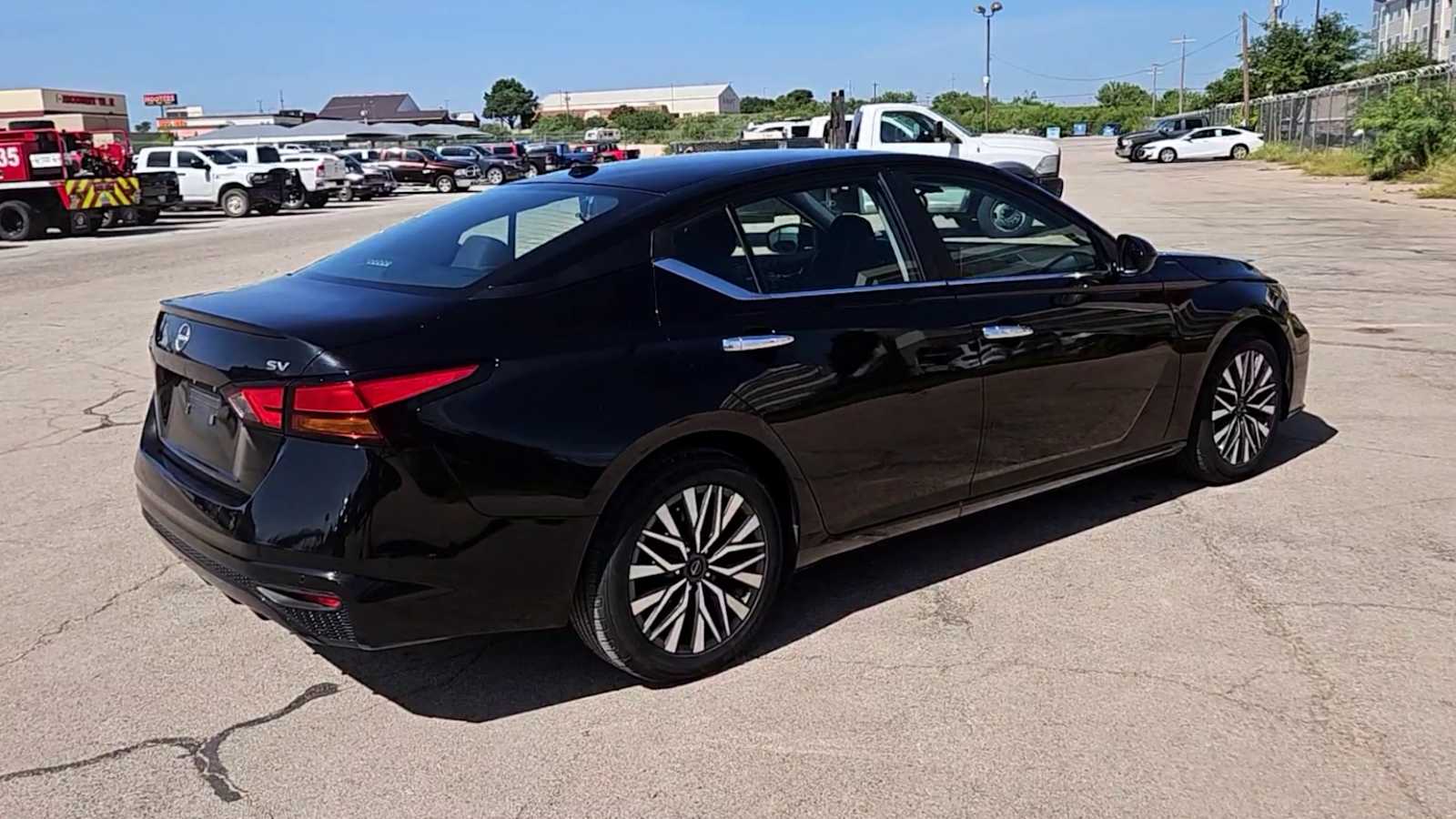 Thumbnail: 2023 Nissan Altima - 8