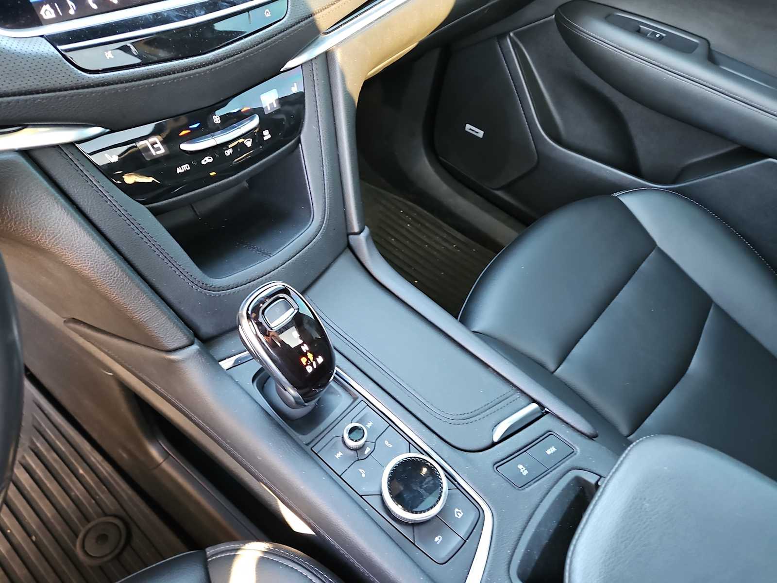 Thumbnail: 2022 Cadillac XT6 - 20