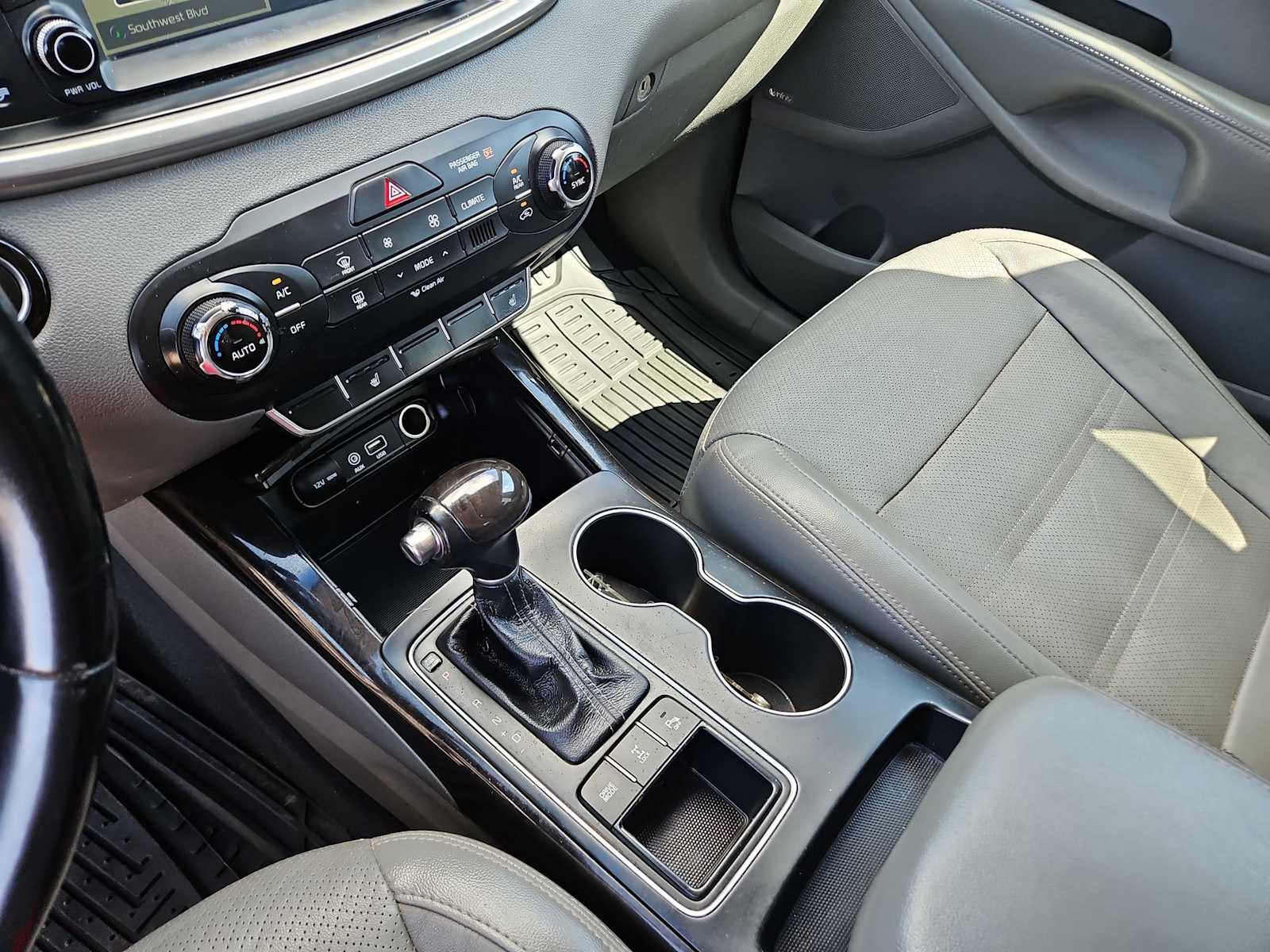 2016 Kia Sorento EX 24