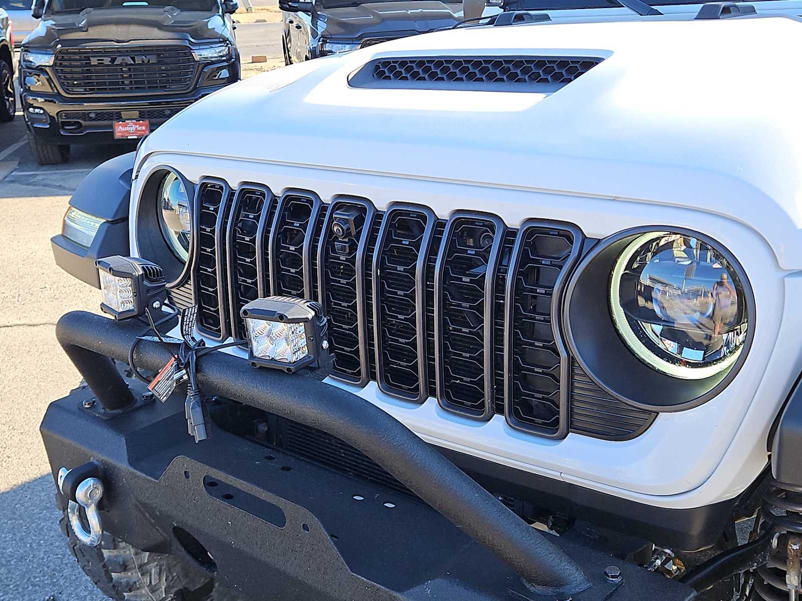 Thumbnail: 2024 Jeep Gladiator - 13