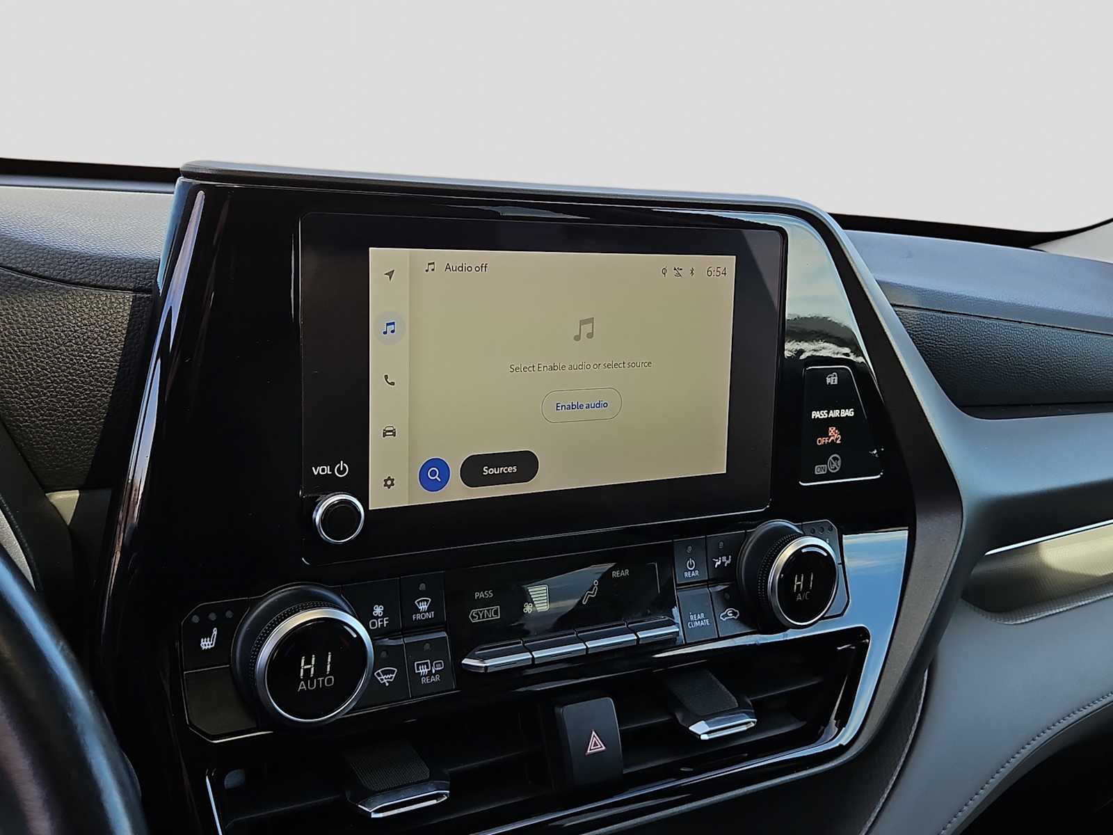 Thumbnail: 2023 Toyota Highlander - 24