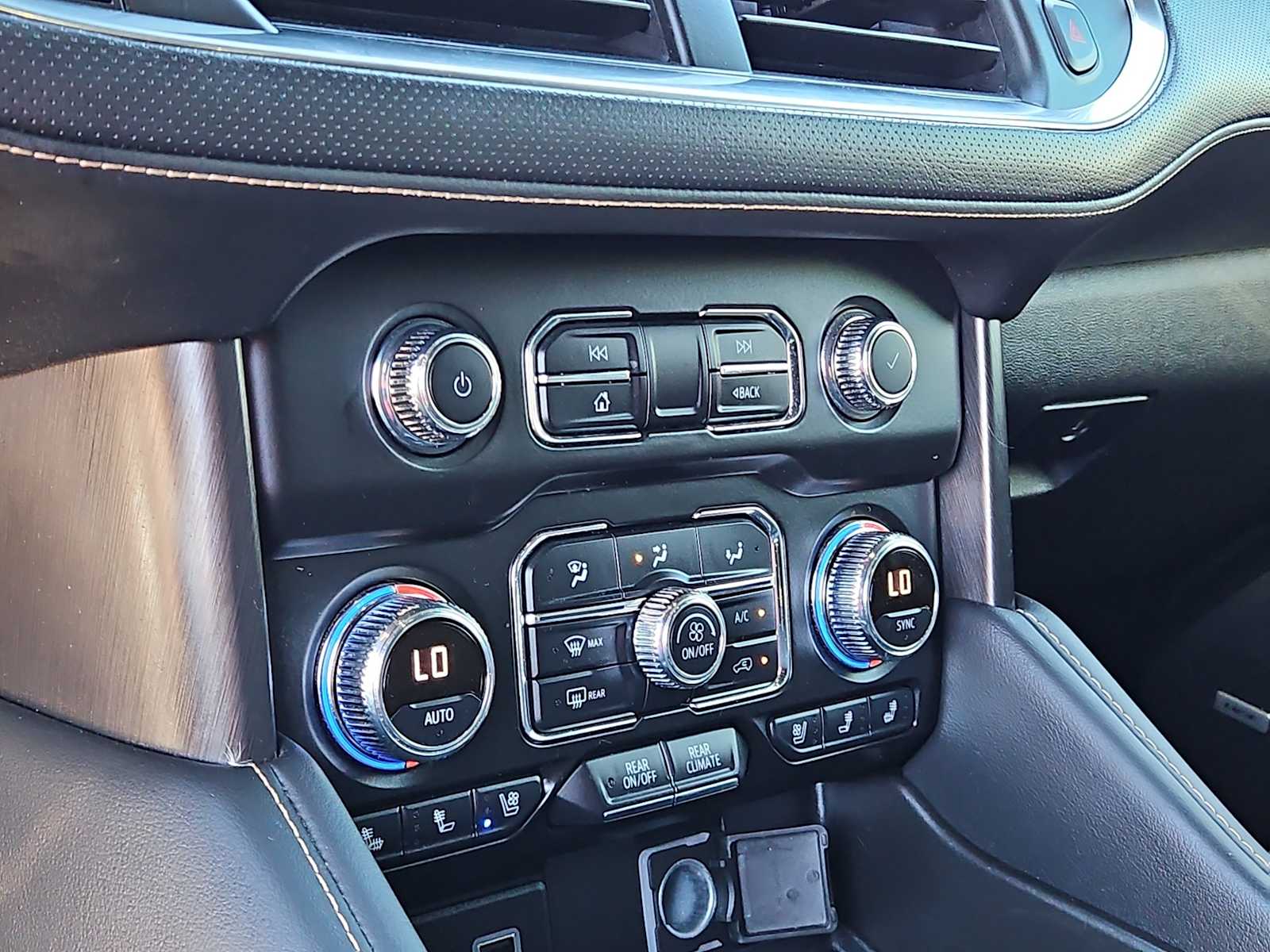 Thumbnail: 2022 GMC Yukon XL - 24