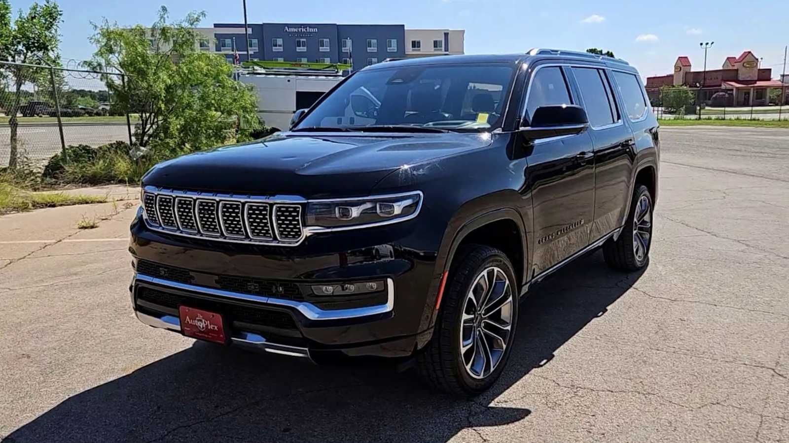 Thumbnail: 2022 Jeep Grand Wagoneer - 3