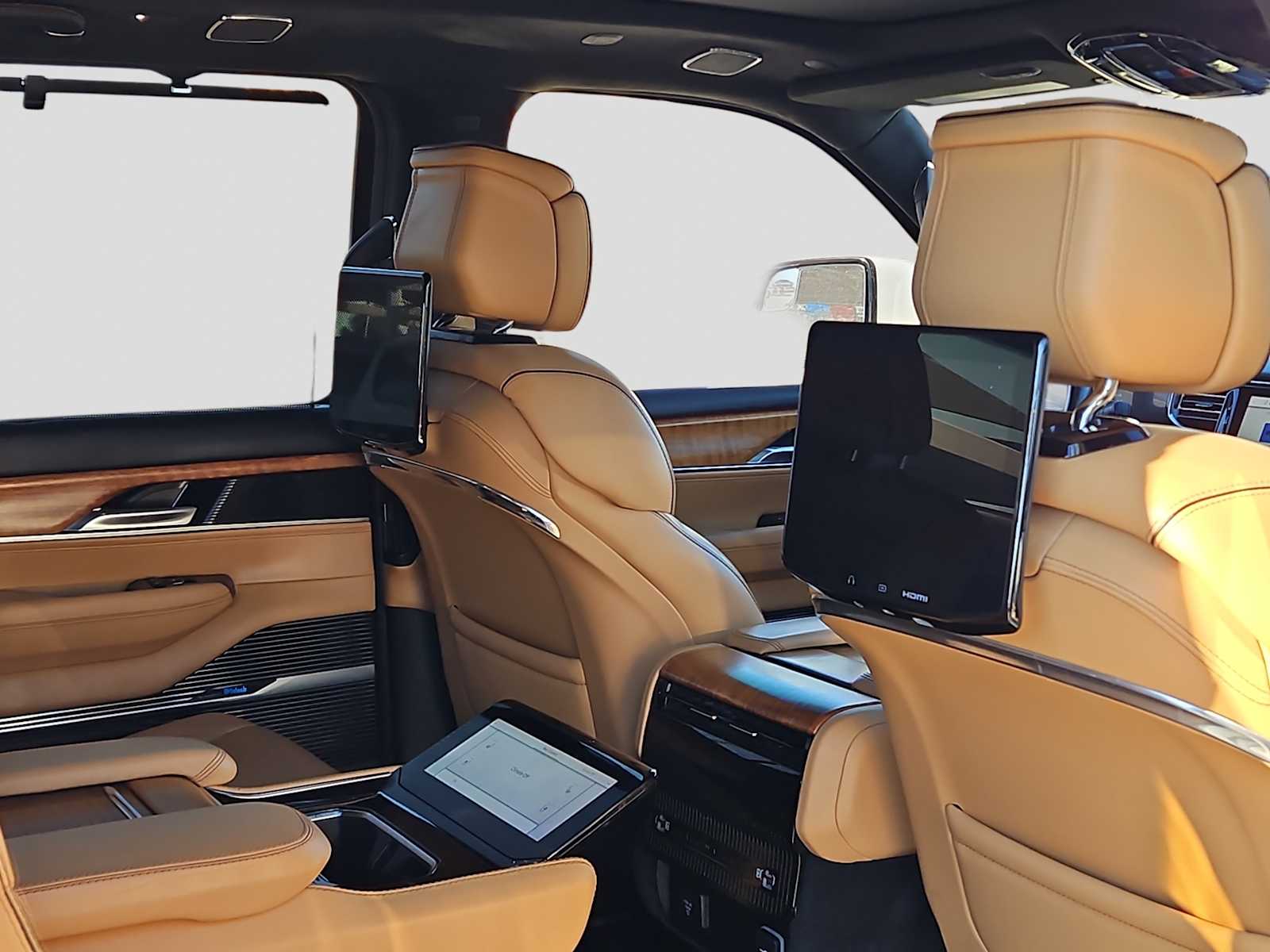 Thumbnail: 2022 Jeep Grand Wagoneer - 16