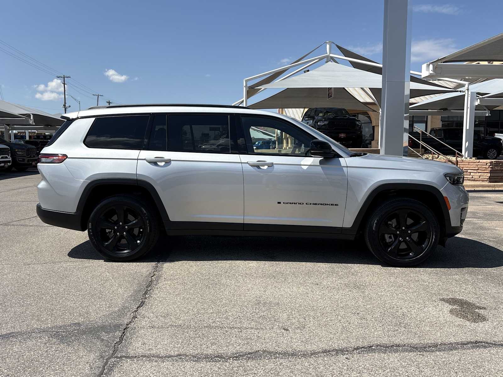 Thumbnail: 2023 Jeep Grand Cherokee - 9