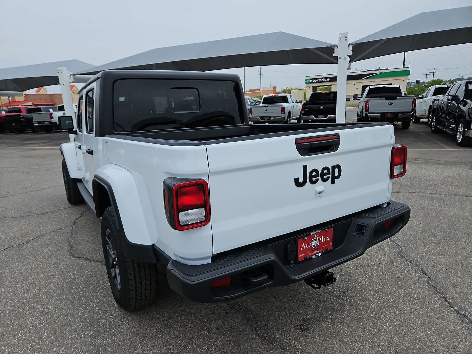Thumbnail: 2024 Jeep Gladiator - 12