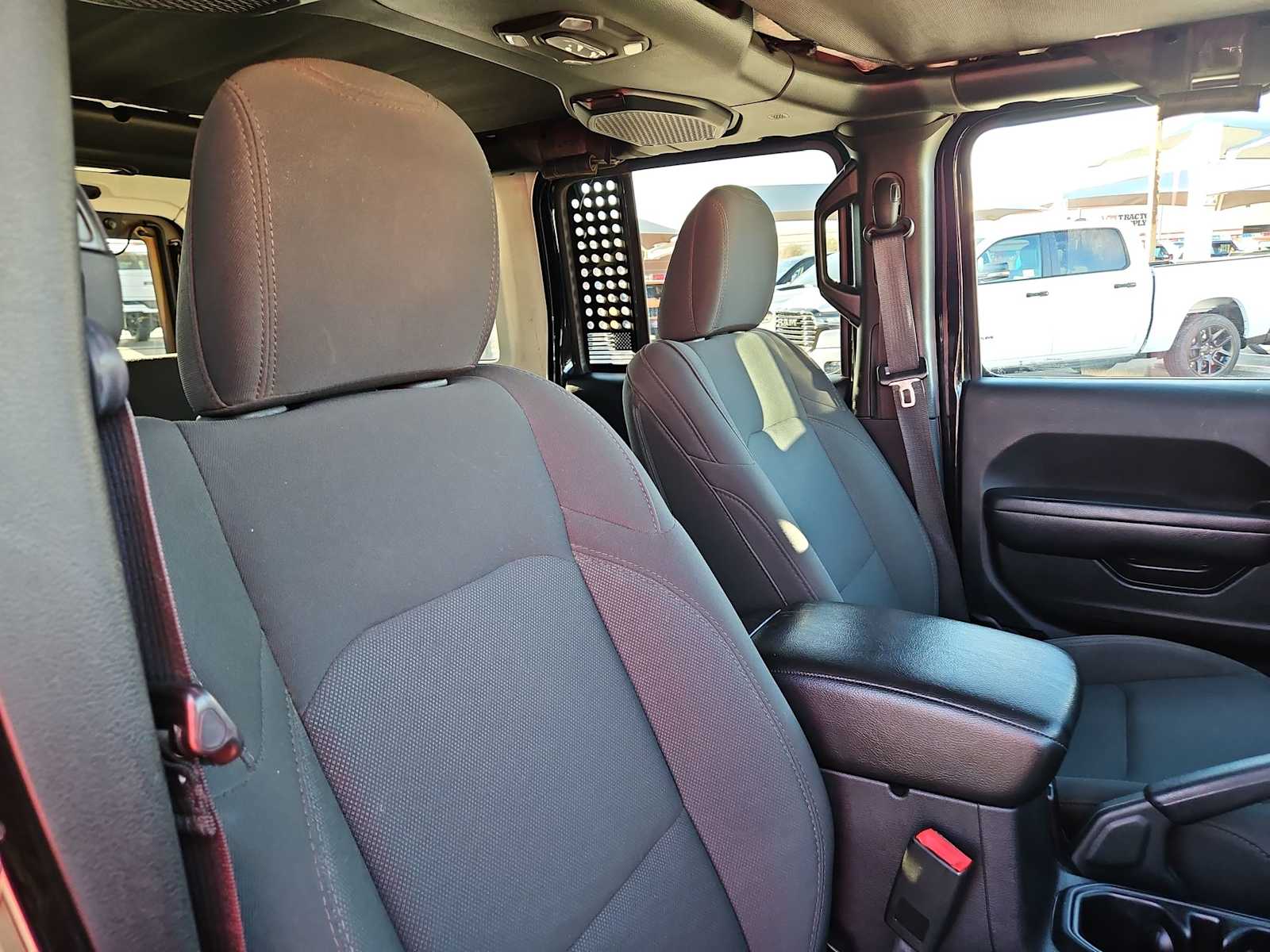 Thumbnail: 2018 Jeep Wrangler - 17