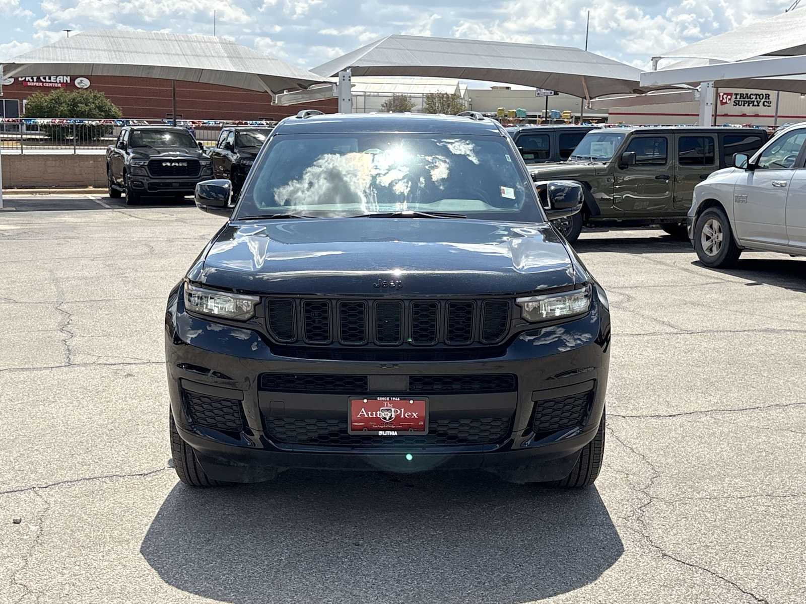 2024 Jeep Cherokee Laredo photo 3