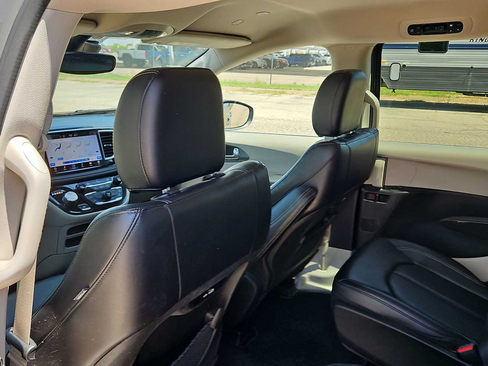 Thumbnail: 2023 Chrysler Pacifica - 18
