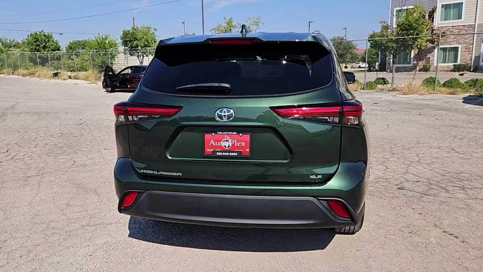 Thumbnail: 2023 Toyota Highlander - 7