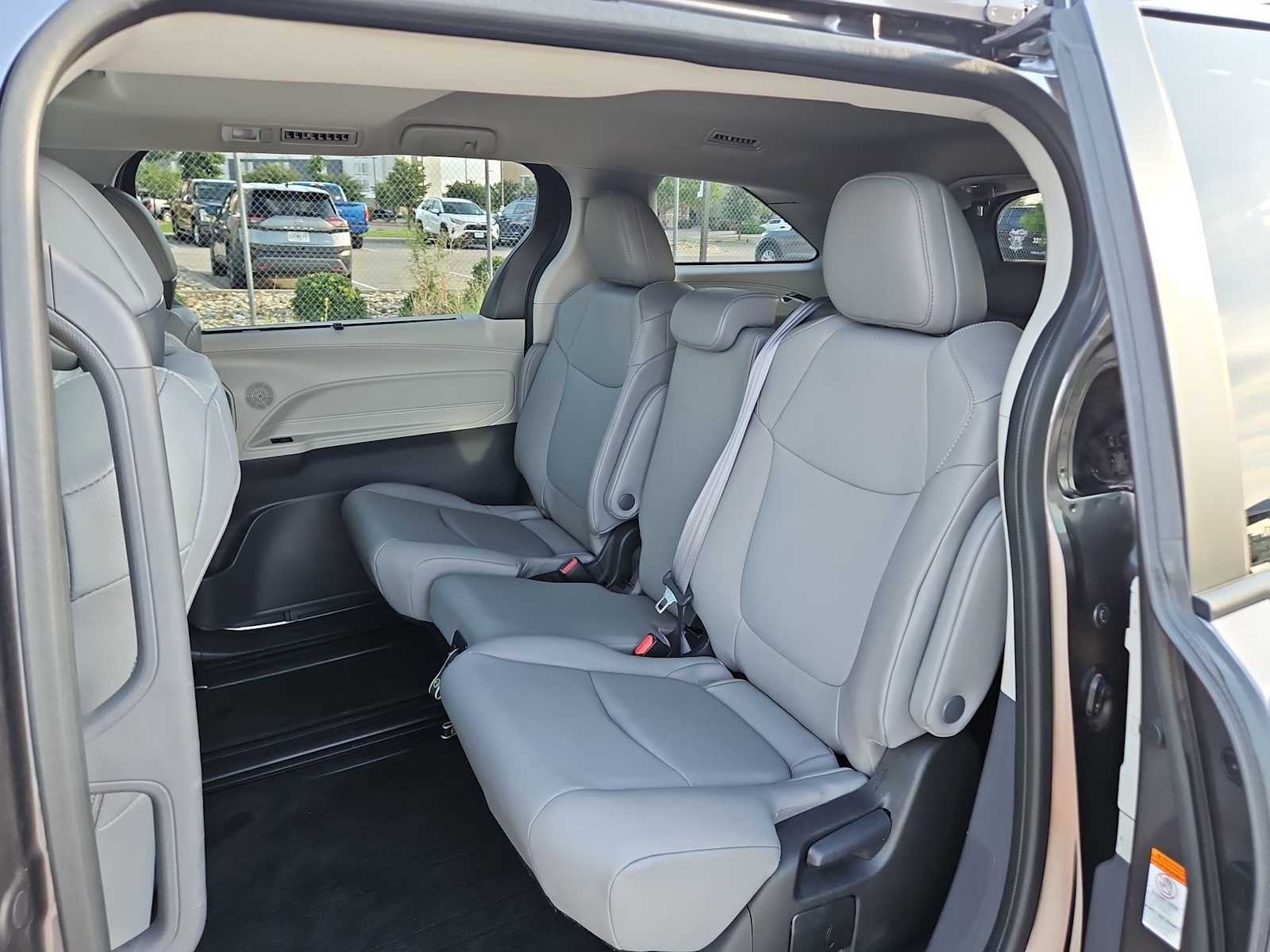 Thumbnail: 2022 Toyota Sienna - 19