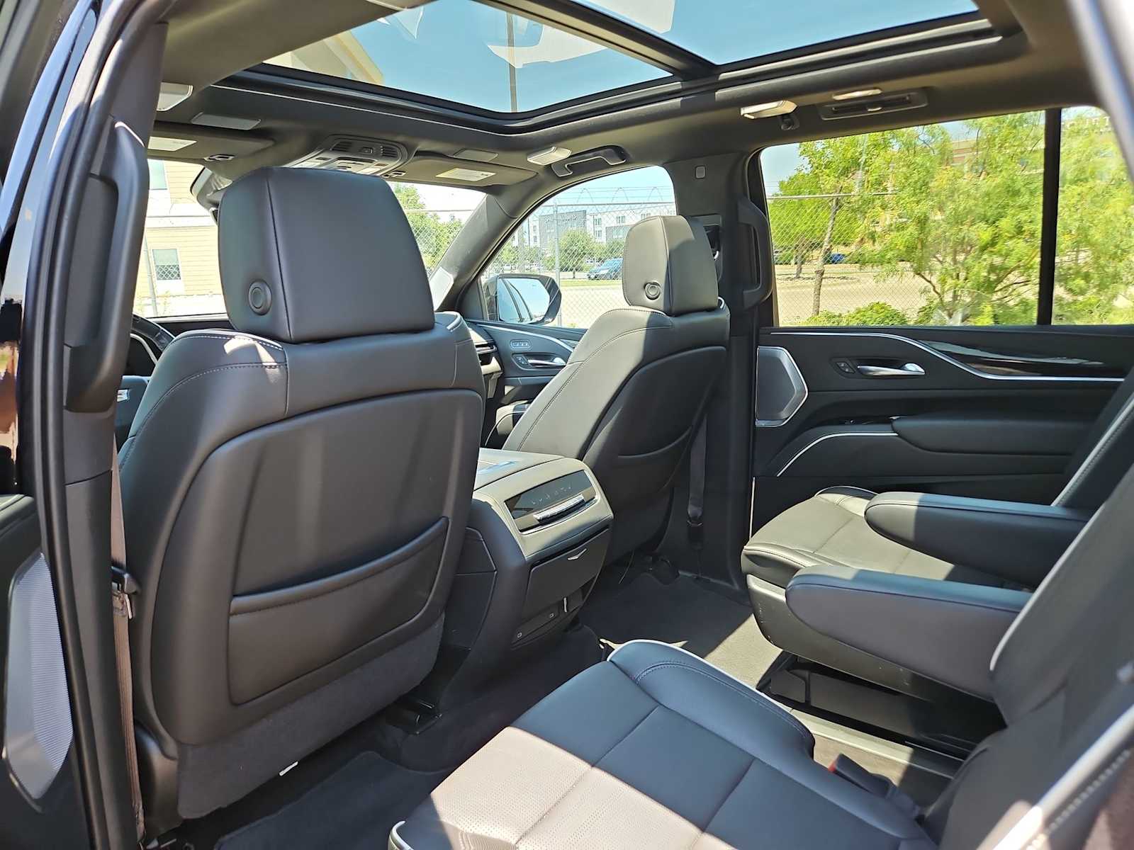 Thumbnail: 2022 Cadillac Escalade - 18