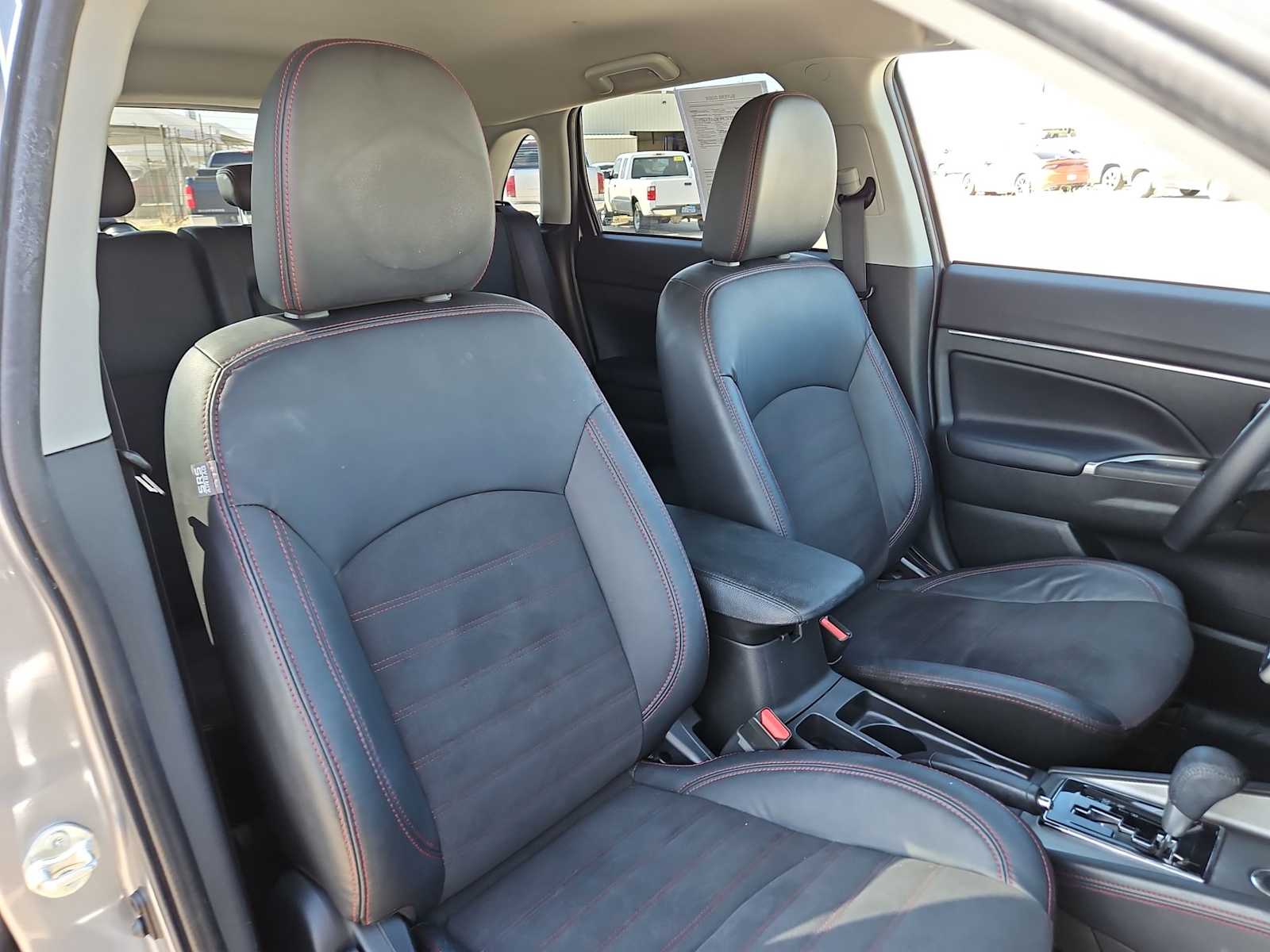 Thumbnail: 2023 Mitsubishi Outlander Sport - 21
