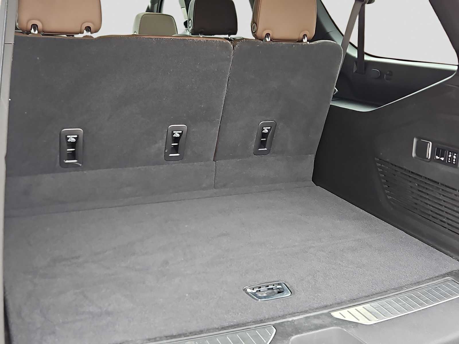 Thumbnail: 2021 Chevrolet Suburban - 23