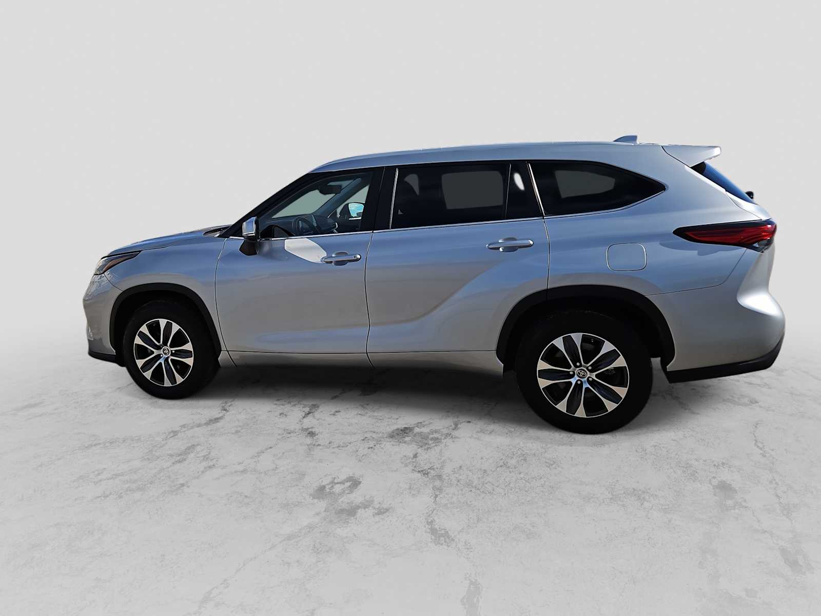 Thumbnail: 2023 Toyota Highlander - 5