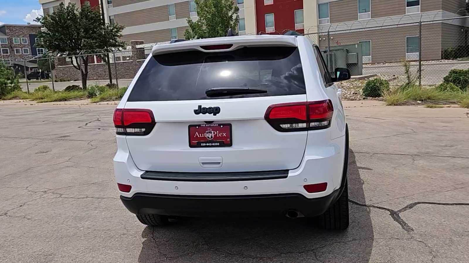 Thumbnail: 2020 Jeep Grand Cherokee - 7