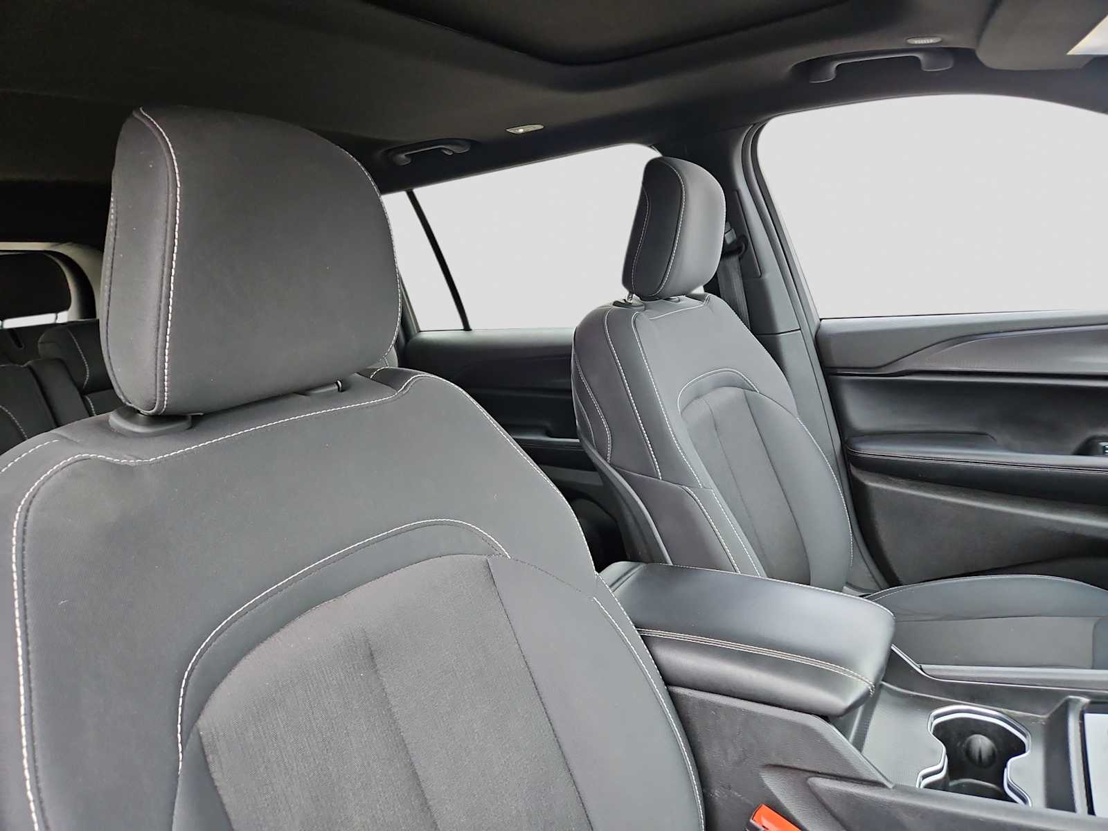 Thumbnail: 2024 Jeep Grand Cherokee L - 17