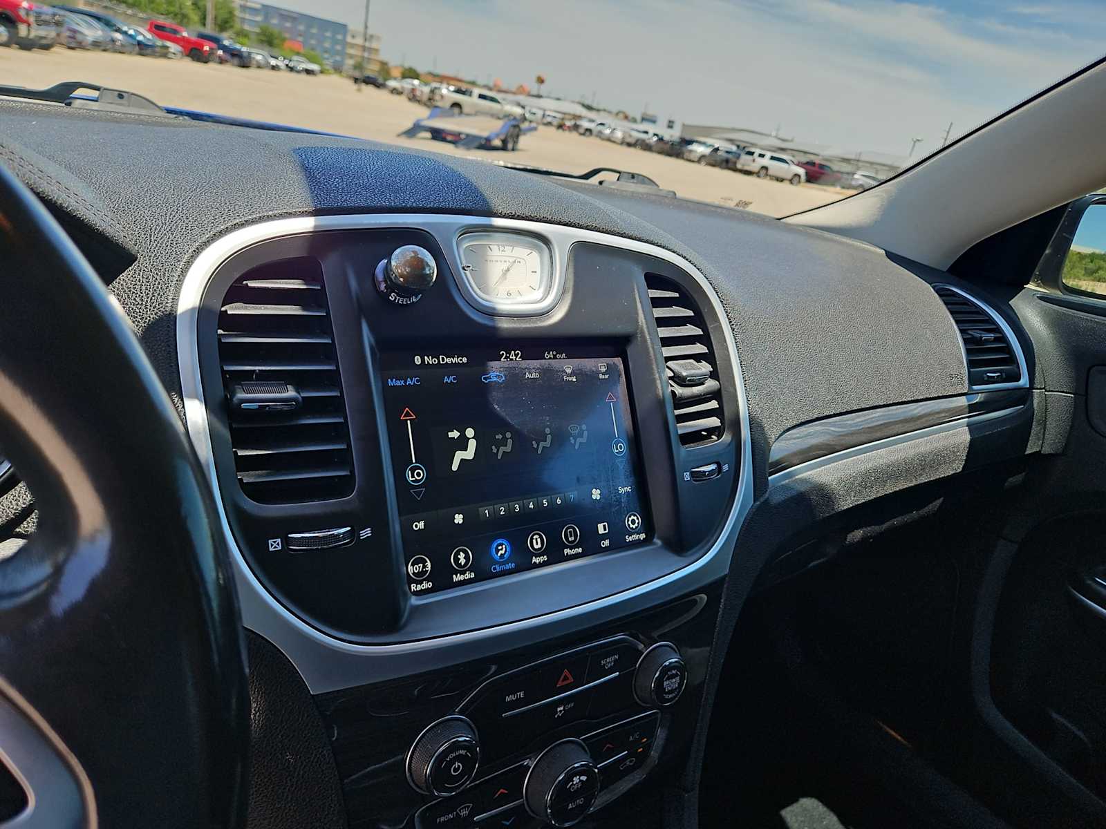 Thumbnail: 2019 Chrysler 300 - 24