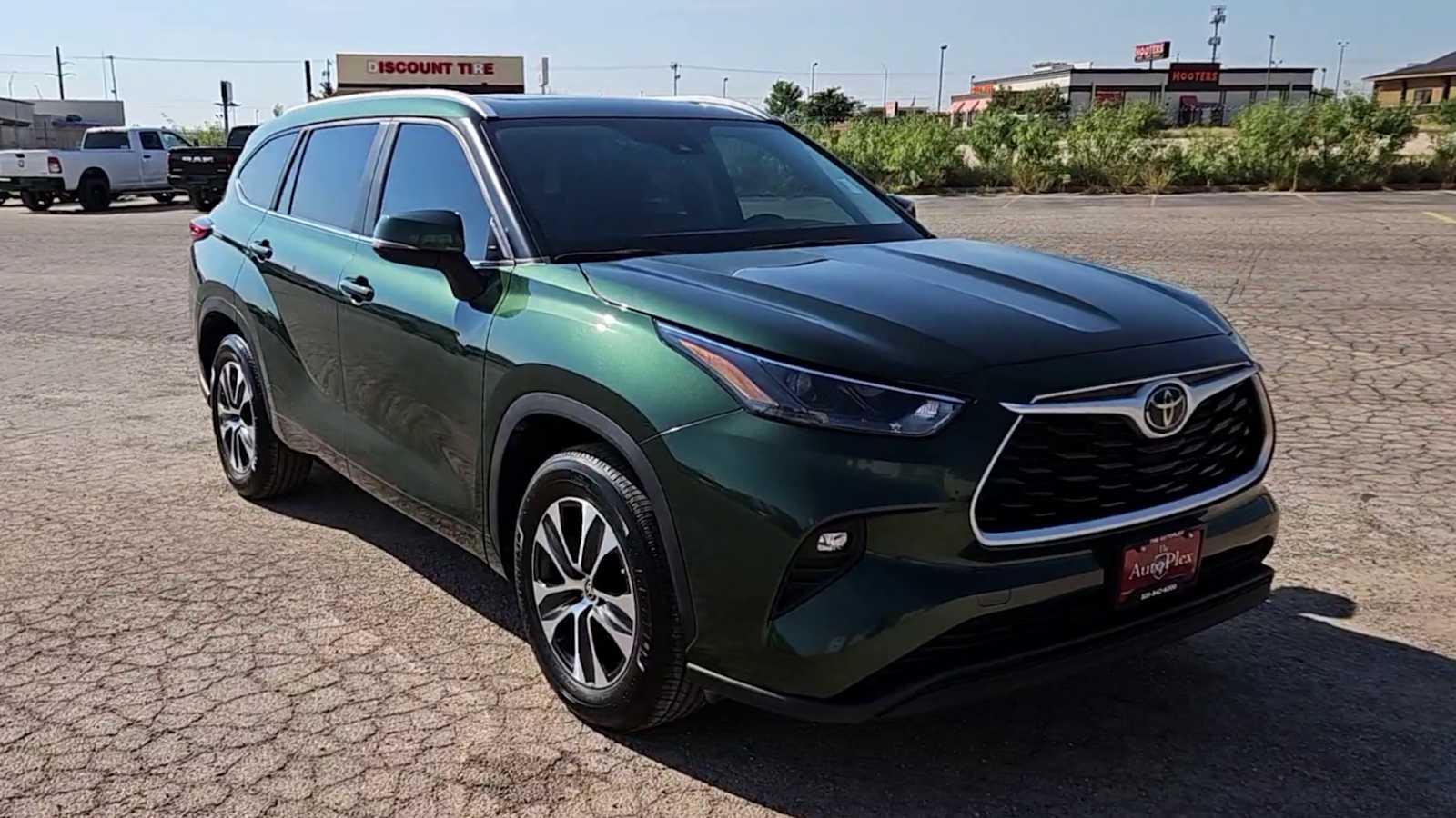 Thumbnail: 2023 Toyota Highlander - 2