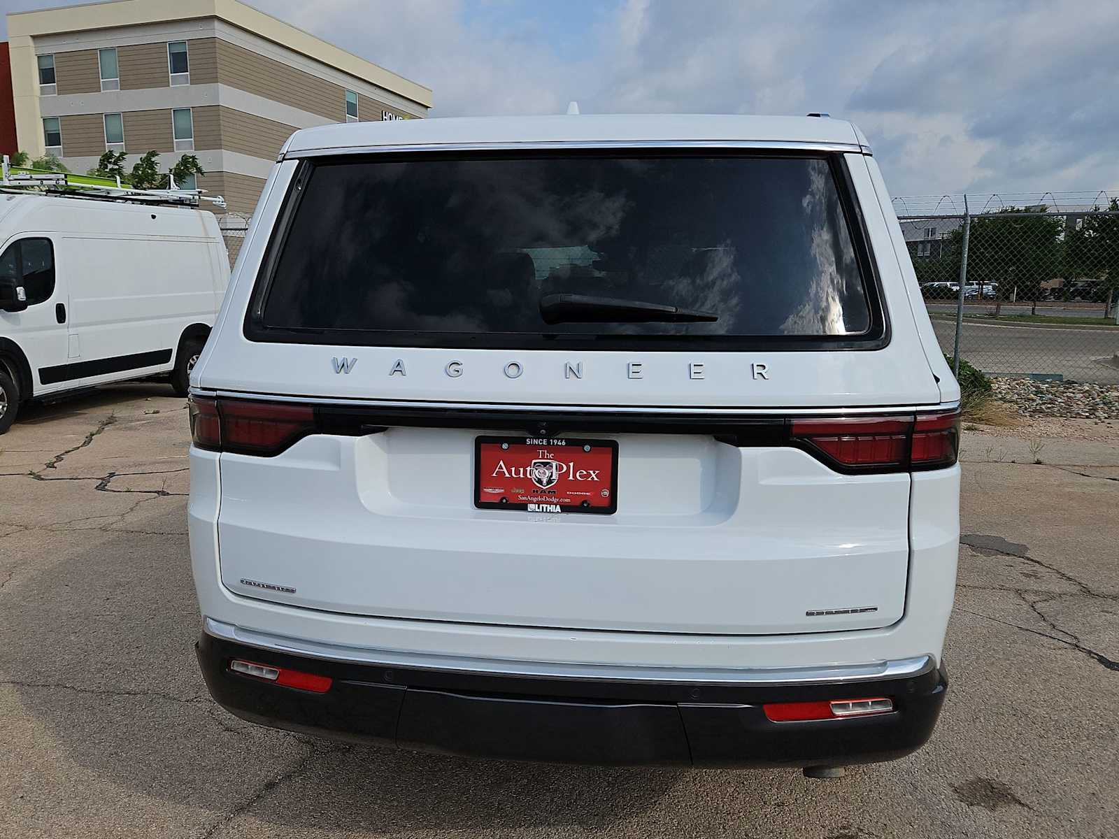 Thumbnail: 2022 Jeep Wagoneer - 13
