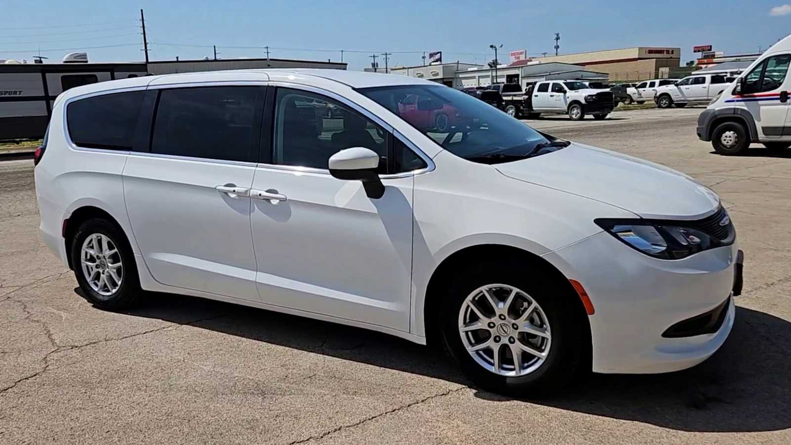 2022 Chrysler Voyager LX photo 2