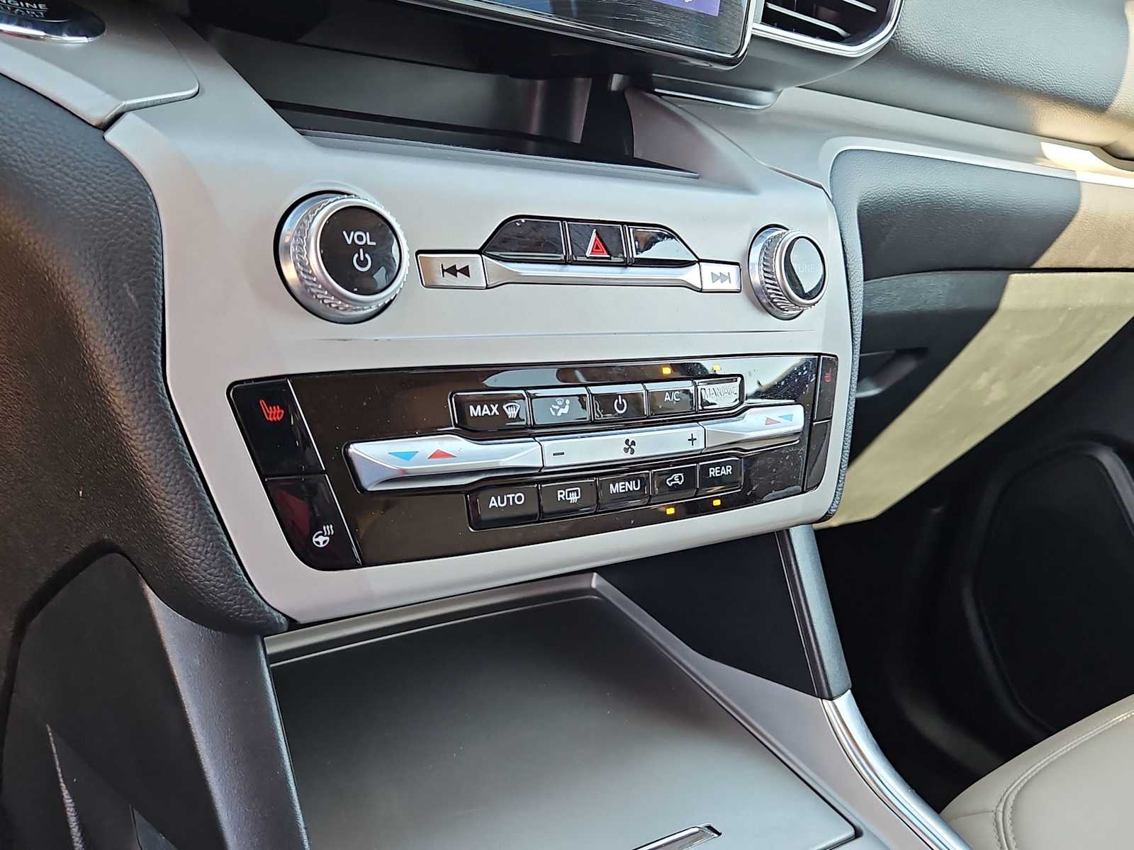 Thumbnail: 2023 Ford Explorer - 28
