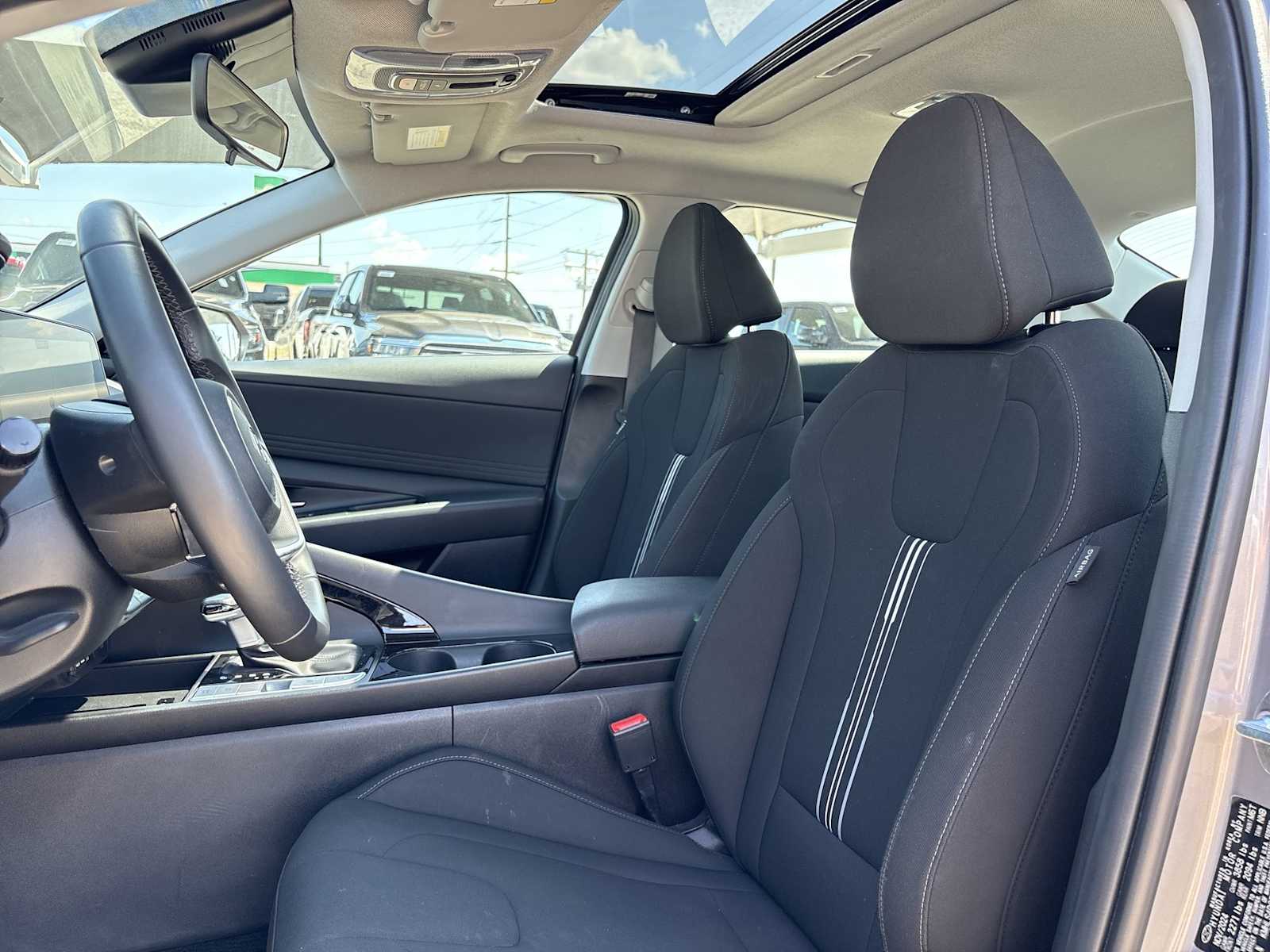 Thumbnail: 2025 Hyundai Elantra - 15
