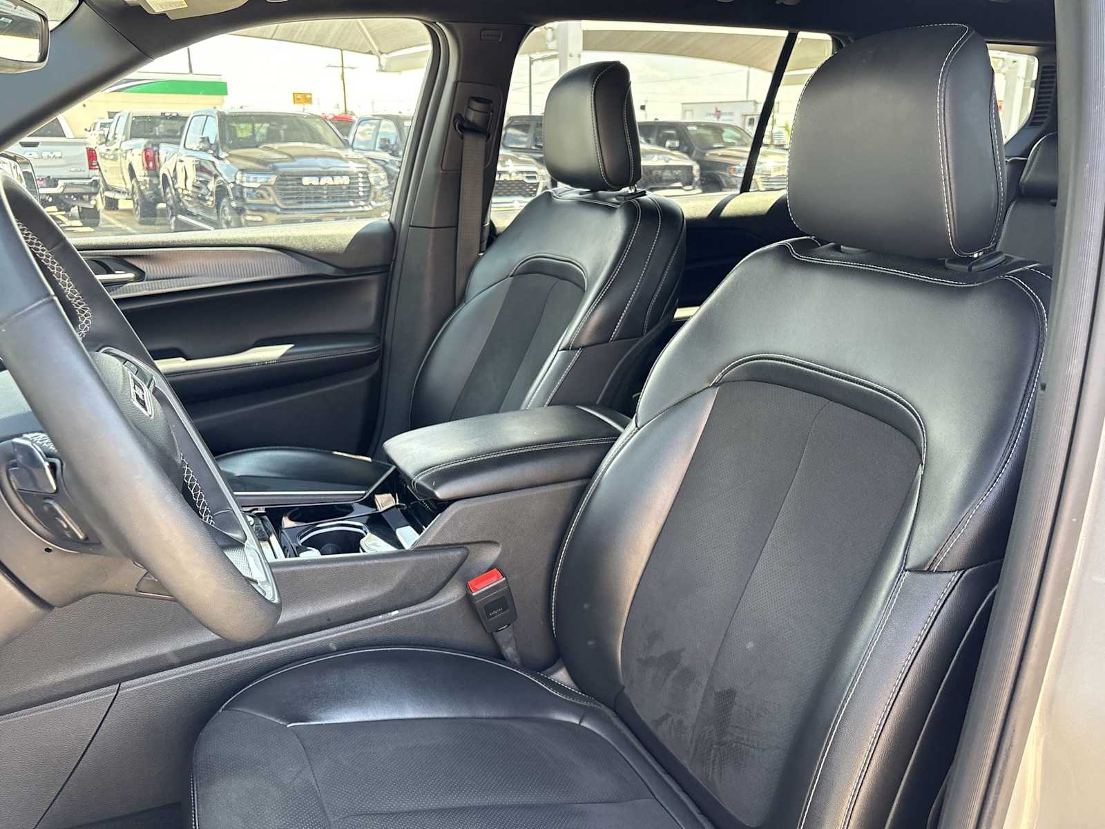 Thumbnail: 2023 Jeep Grand Cherokee - 15