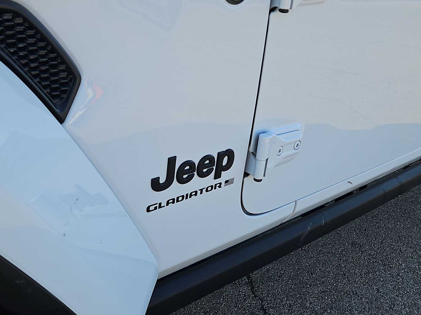 Thumbnail: 2023 Jeep Gladiator - 15